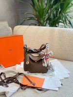 Hermes lindy mini  bag size : 19cm