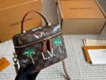 LOUIS VUITTON lv vanity  Bag size : 19*14cm