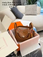 Hermes lindy bag size : 26cm