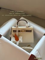 Hermes kelly bag size ：19*12.5cm - Image 2