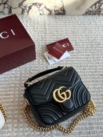 Gucci  Marmont chain  bag size : 17*14 cm