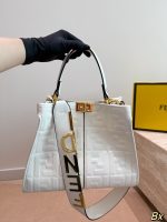 Fendi Peekaboo tote size :30x23cm