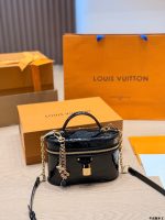 LOUIS VUITTON lv vanity  size : 20 cm