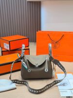 Hermes lindy bag size : 26cm