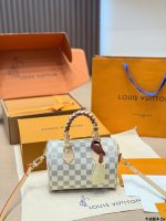 LOUIS VUITTON LV speedy20 cm white