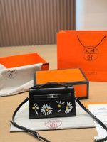 Hermès Kelly 24 crossbody bag size : 24 x14 cm