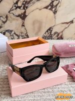 MIUMIU sunglasses pink