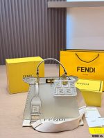 FENDI Peekaboo ISeeU Petite size : 33 x 25cm