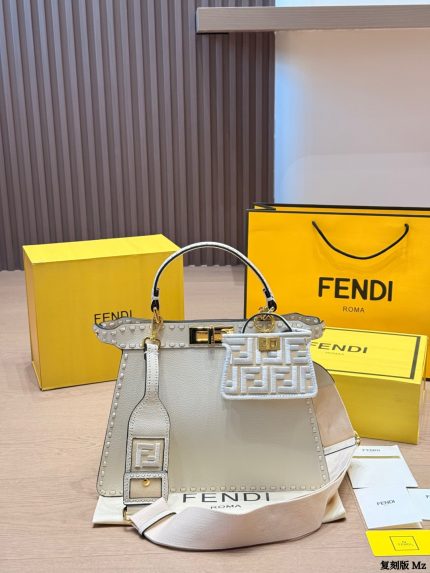 FENDI Peekaboo ISeeU Petite size : 33 x 25cm