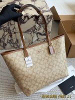 Coach City Tote hobo size : 32.5x29x16cm