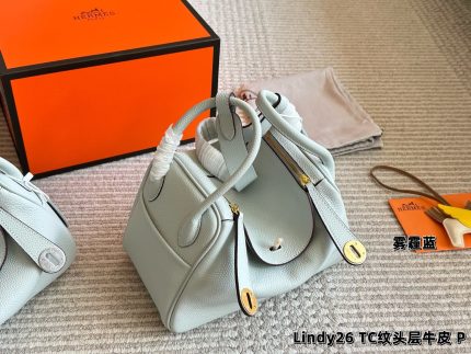 Hermes lindy  bag size : 26cm