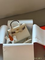 Hermes kelly bag size ：19*12.5cm