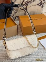 LOUIS VUITTON lv ivy bag size : 22*12cm