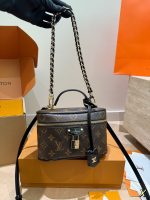LOUIS VUITTON lv vanity  Bag size : 20cm