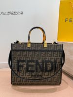 Fendi tote  size : 36 cm