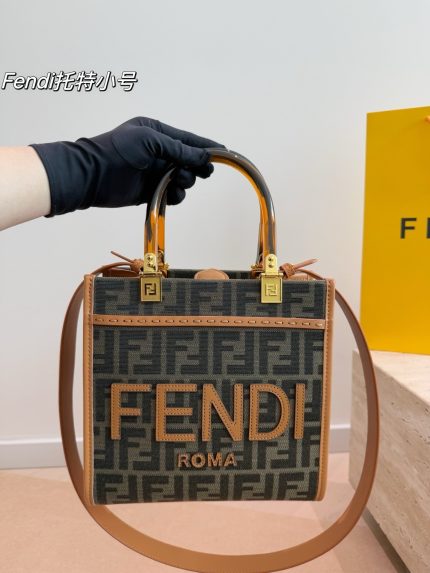 fendi tote size :  23 cm