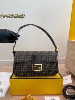 FENDI Baguette hobo bag size : 26cm