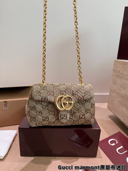 Gucci  Marmont  bag size : 20CM