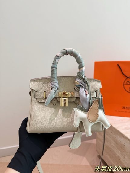 Hermes birkin 20 bag   size : 20x14 cm