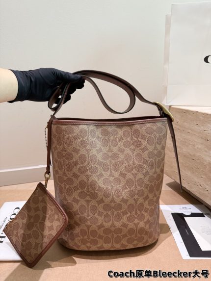 Coach new bag Bleecker28 size : 28*30cm