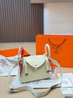 Hermes lindy bag size : 26cm