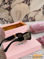 MIUMIU sunglasses pink - Image 3