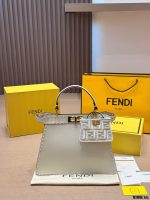 FENDI Peekaboo ISeeU Petite size : 33 x 25cm - Image 3
