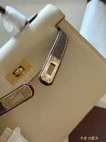 Hermes kelly bag size ：19*12.5cm - Image 4