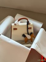 Hermes kelly bag size ：19*12.5cm - Image 4