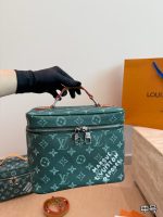 LOUIS VUITTON lv vanity toiletry bag size : 16/24/30 cm - Image 4