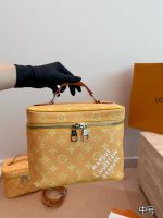 LOUIS VUITTON lv vanity toiletry bag size : 16/24/30 cm - Image 4