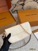 LOUIS VUITTON lv ivy bag size : 22*12cm - Image 3