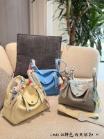 Hermes lindy bag size : 26cm