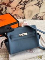 Hermes kelly bag size : 24 x 18cm