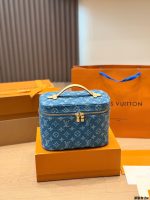 LOUIS VUITTON lv vanity Toiletry Bag size : 23 x16cm - Image 4