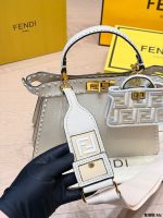 FENDI Peekaboo ISeeU Petite size : 33 x 25cm - Image 4
