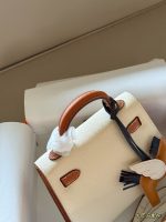 Hermes kelly bag size ：19*12.5cm - Image 5
