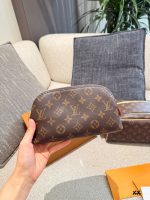 LOUIS VUITTON lv vanity Toiletry  Bag size : 25.5x17x9cm - Image 3