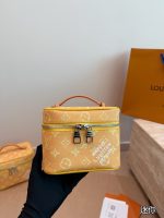 LOUIS VUITTON lv vanity toiletry bag size : 16/24/30 cm - Image 5
