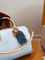 LOUIS VUITTON LV speedy30 cm ostrich - Image 4