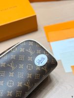 LOUIS VUITTON lv vanity Toiletry  Bag size : 25 X 15cm - Image 5