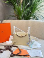 Hermes lindy mini  bag size : 19cm - Image 6