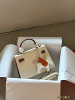 Hermes kelly bag size ：19*12.5cm - Image 6