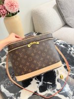 LOUIS VUITTON lv vanity Toiletry  Bag size : 30x20x20cm