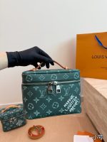 LOUIS VUITTON lv vanity toiletry bag size : 16/24/30 cm - Image 6