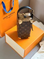 LOUIS VUITTON lv vanity Toiletry Bag size : 19X12 cm - Image 4