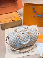 LOUIS VUITTON LV speedy30 cm white - Image 4