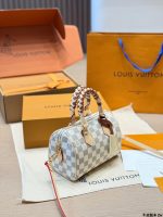 LOUIS VUITTON LV speedy20 cm white - Image 4
