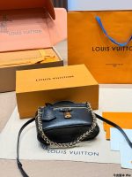 LOUIS VUITTON  lv vanity  size : 16 X 18 cm - Image 6