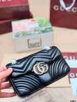 GUCCI marmont bag size : 26*15cm , 22*13cm - Image 7